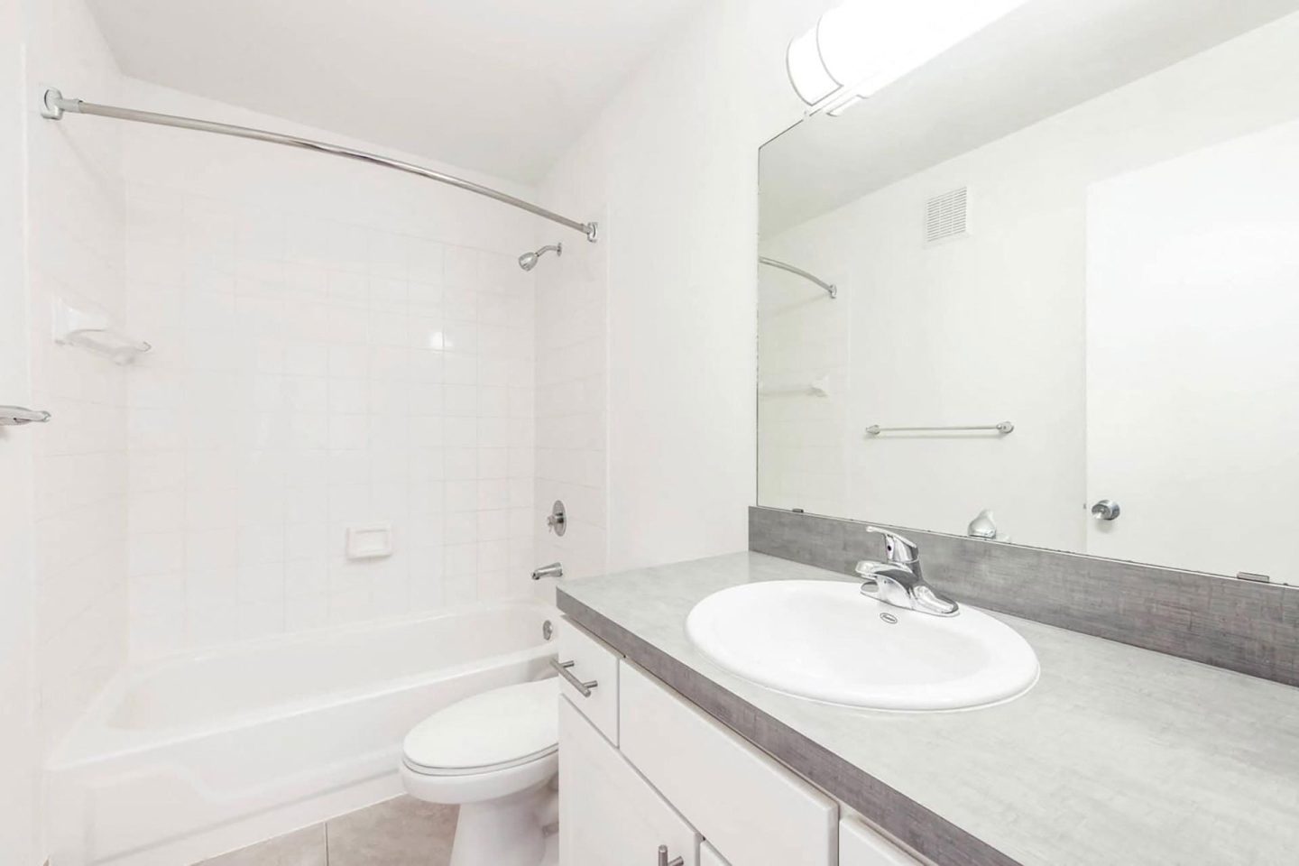 Bathroom With Bathtub at Windsor Coconut Creek, Coconut Creek, FL, 33073.