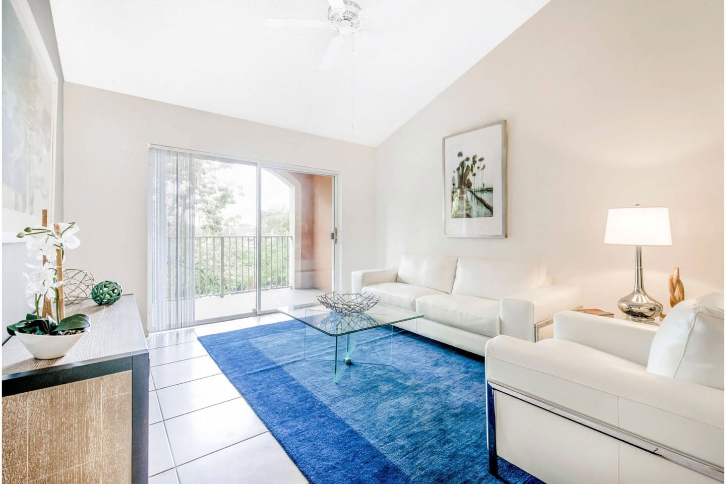 9 foot or vaulted ceilings with open floorplan style at Windsor Coconut Creek, Coconut Creek, 33073.