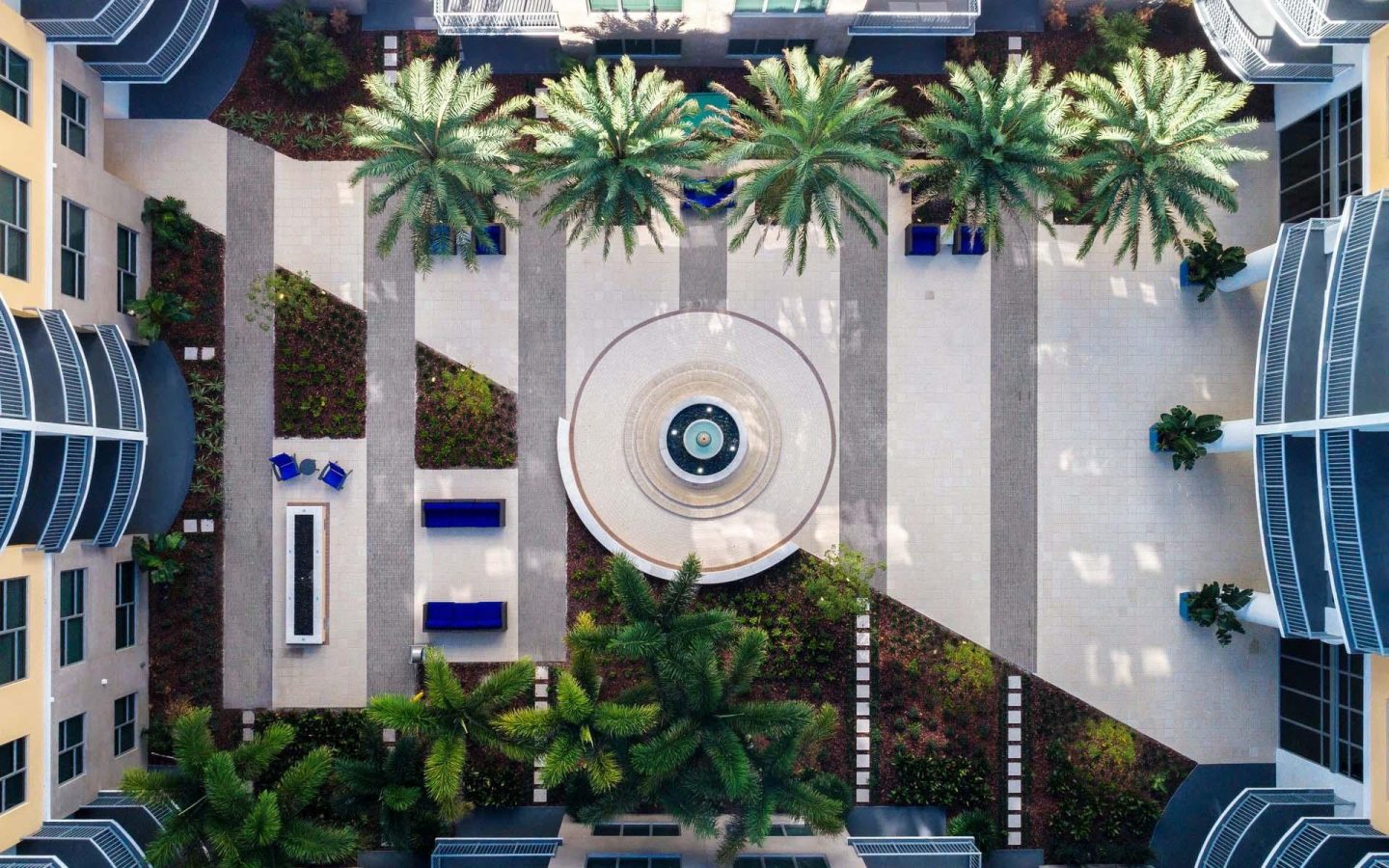 A courtyard at Windsor Central Arts in St. Petersburg, 33701