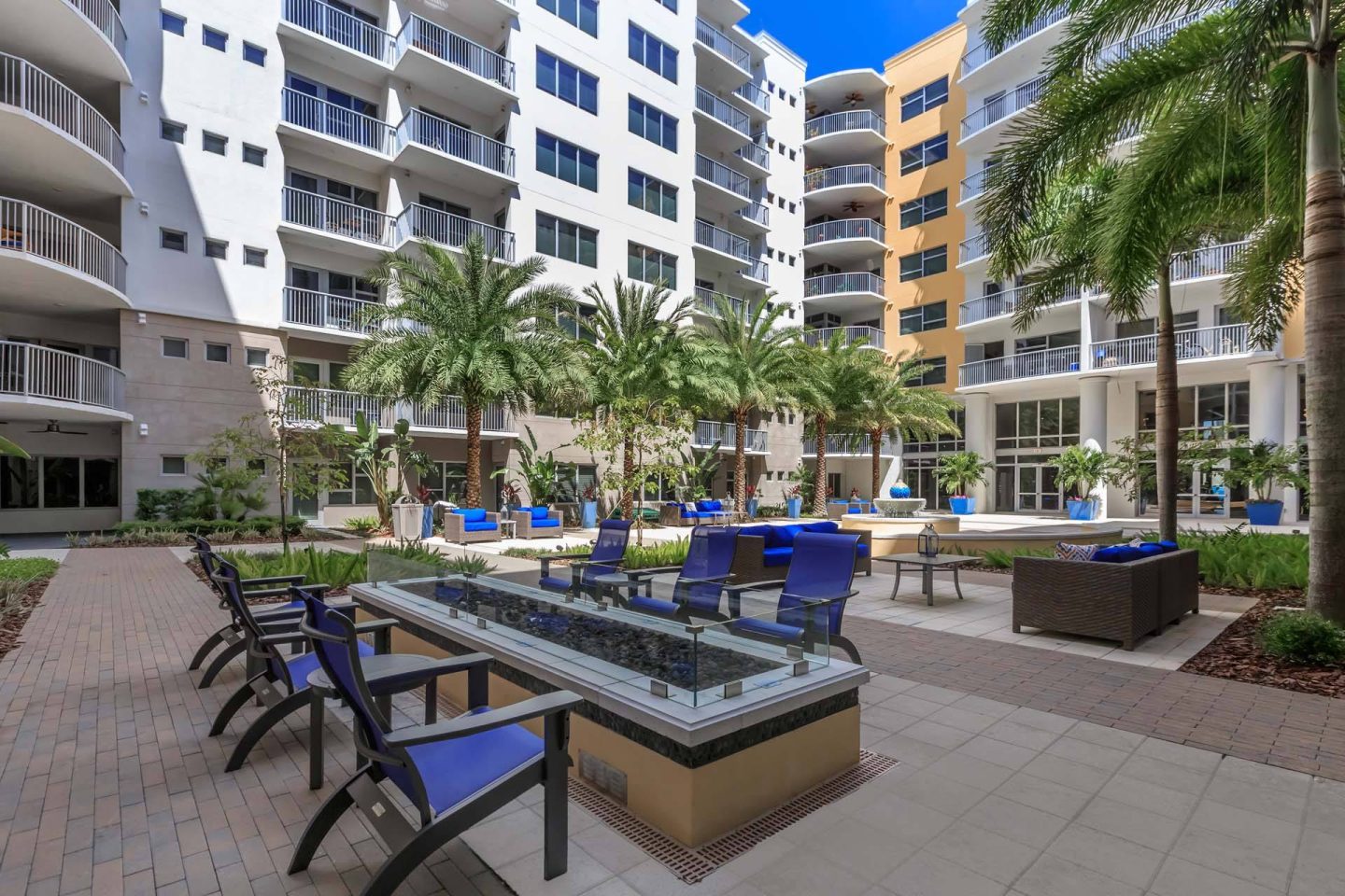A courtyard at Windsor Central Arts in St. Petersburg, 33701