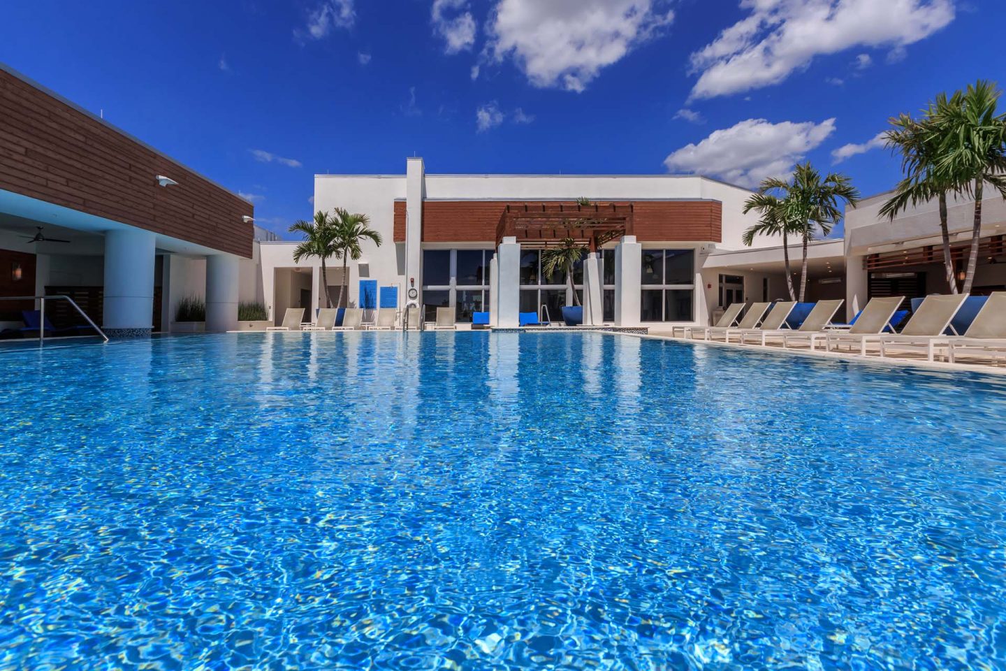 A large swimming pool at Windsor Central Arts in St. Petersburg, 33701