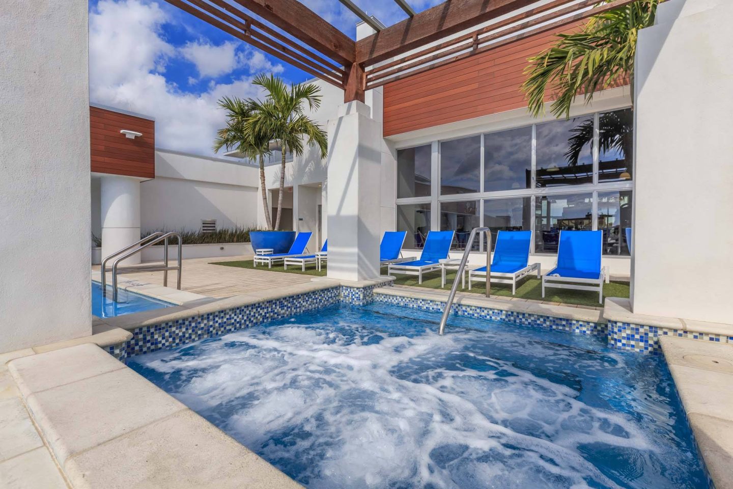 A hot tub jacuzzi at Windsor Central Arts in St. Petersburg, 33701
