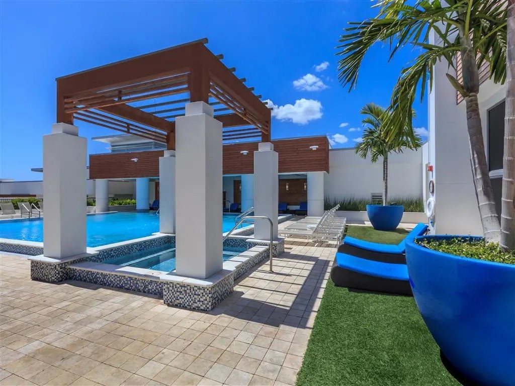 A modern outdoor pool area at Windsor Central Arts in St. Petersburg, 33701